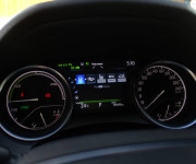 Toyota Camry 2.5 hybrid (ben+hev), 131kw, CVT, Executive