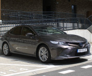 Toyota Camry 2.5 hybrid (ben+hev), 131kw, CVT, Executive
