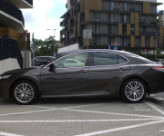 Toyota Camry 2.5 hybrid (ben+hev), 131kw, CVT, Executive