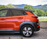 Hyundai Kona Electric 150, Slovenské, Plná výbava, Nelakované