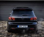 Volkswagen Golf R 2.0 TSI 4Motion 265kW, originál úprava APR, HF karbon sanie, DCC s nastavením