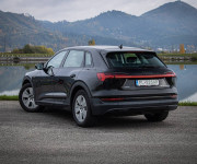 Audi E-tron 55 quattro, webasto, vzduchový podvozok, ťažné, DPH, SOH 87%