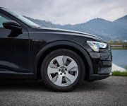 Audi E-tron 55 quattro, webasto, vzduchový podvozok, ťažné, DPH, SOH 87%