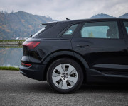 Audi E-tron 55 quattro, webasto, vzduchový podvozok, ťažné, DPH, SOH 87%