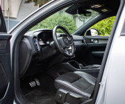 Volvo XC40 P8 Twin motor AWD, El. ťažné, Harman Kardon, Asistenti, 91% SOH, DPH