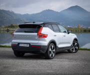 Volvo XC40 P8 Twin motor AWD, El. ťažné, Harman Kardon, Asistenti, 91% SOH, DPH