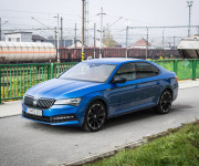 Škoda Superb 2.0 TDI 140kW Sportline, Matrix LED, Canton, DCC, El. ťažné, Supernova