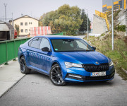 Škoda Superb 2.0 TDI 140kW Sportline, Matrix LED, Canton, DCC, El. ťažné, Supernova