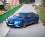 Škoda Superb 2.0 TDI 140kW Sportline, Matrix LED, Canton, DCC, El. ťažné, Supernova