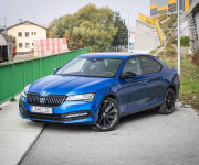 Škoda Superb 2.0 TDI 140kW Sportline, Matrix LED, Canton, DCC, El. ťažné, Supernova