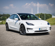 Tesla Model 3 Long Range Refresh EAP 95% SOH, Matrix Led, Dvojité Sklá, tepelné čerpadlo