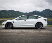 Tesla Model 3 Long Range Refresh EAP 95% SOH, Matrix Led, Dvojité Sklá, tepelné čerpadlo