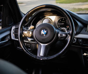 BMW X5 30d xDrive MPacket, LED svetlá, HUD, servis, ambientné osvetlenie