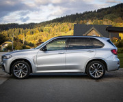 BMW X5 30d xDrive MPacket, LED svetlá, HUD, servis, ambientné osvetlenie