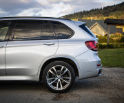 BMW X5 30d xDrive MPacket, LED svetlá, HUD, servis, ambientné osvetlenie