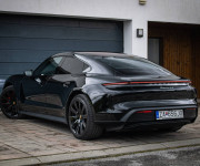 Porsche Taycan S, 1. Majiteľ, Slovenské, Bicolor interiér, Sport Chrono Packet, DPH
