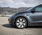 Tesla Model Y Long Range Nelakované, Ryzen, vyhrievaný volant, stierače, DPH
