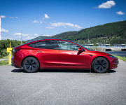 Tesla Model 3 Highland Long Range 93%SOH, Ultra red metalíza, fólie, odpočet