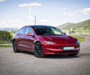 Tesla Model 3 Highland Long Range 93%SOH, Ultra red metalíza, fólie, odpočet