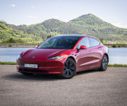 Tesla Model 3 Highland Long Range 93%SOH, Ultra red metalíza, fólie, odpočet