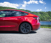 Tesla Model 3 Highland Long Range 93%SOH, Ultra red metalíza, fólie, odpočet