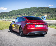 Tesla Model 3 Highland Long Range 93%SOH, Ultra red metalíza, fólie, odpočet