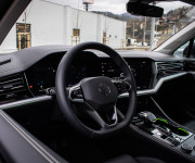 Volkswagen Touareg 3.0 V6 TDI 210kW, Masáž, Webasto, HUD, nočné videnie, softclose, ťažné