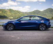 Tesla Model 3 Long Range 4x4 Premium Sound, Biely interiér, odpočet DPH