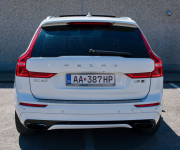 Volvo XC60 D5 R-Design AWD A/T8 173kW 235HP Strešné okno Top výbava modelový rok 2018