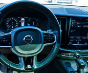 Volvo XC60 D5 R-Design AWD A/T8 173kW 235HP Strešné okno Top výbava modelový rok 2018