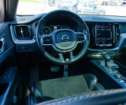 Volvo XC60 D5 R-Design AWD A/T8 173kW 235HP Strešné okno Top výbava modelový rok 2018