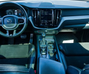 Volvo XC60 D5 R-Design AWD A/T8 173kW 235HP Strešné okno Top výbava modelový rok 2018