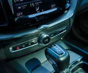 Volvo XC60 D5 R-Design AWD A/T8 173kW 235HP Strešné okno Top výbava modelový rok 2018