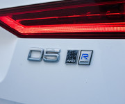 Volvo XC60 D5 R-Design AWD A/T8 173kW 235HP Strešné okno Top výbava modelový rok 2018