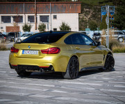 BMW Rad 4 Gran Coupé M440i xDrive M Performance, M výfuk, HUD, Harman Kardon, Austin Yellow, TO