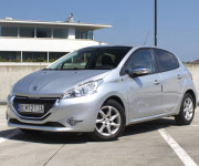 Peugeot 208 1,2 benzín, 60kw, MT5, 5dv., Style