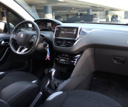 Peugeot 208 1,2 benzín, 60kw, MT5, 5dv., Style