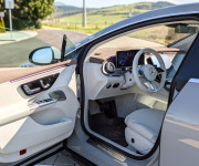 Mercedes-Benz EQE 300