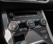 Range Rover Evoque A/T 140kW, 4x4, Koža, Vyhr. volant, Meridian