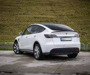 Tesla Model Y Long Range Ryzen, SOH 90%, Grok, Tepelné čerpadlo, Matrix LED, Dvojité sklá