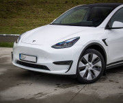 Tesla Model Y Long Range Ryzen, SOH 90%, Grok, Tepelné čerpadlo, Matrix LED, Dvojité sklá