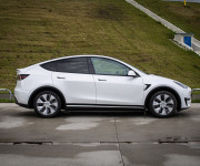 Tesla Model Y Long Range Ryzen, SOH 90%, Grok, Tepelné čerpadlo, Matrix LED, Dvojité sklá