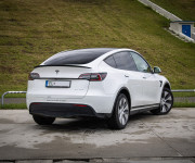 Tesla Model Y Long Range Ryzen, SOH 90%, Grok, Tepelné čerpadlo, Matrix LED, Dvojité sklá