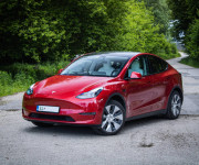 Tesla Model Y Long Range AWD, Biely interiér, Tepelné čerpadlo, Dvojité sklá, DPH