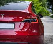 Tesla Model Y Long Range AWD, Biely interiér, Tepelné čerpadlo, Dvojité sklá, DPH