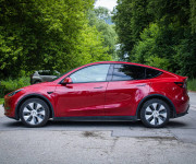 Tesla Model Y Long Range AWD, Biely interiér, Tepelné čerpadlo, Dvojité sklá, DPH