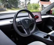 Tesla Model Y Long Range AWD, Biely interiér, Tepelné čerpadlo, Dvojité sklá, DPH