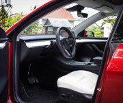 Tesla Model Y Long Range AWD, Biely interiér, Tepelné čerpadlo, Dvojité sklá, DPH