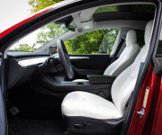 Tesla Model Y Long Range AWD, Biely interiér, Tepelné čerpadlo, Dvojité sklá, DPH