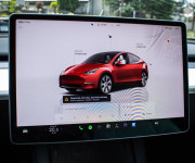 Tesla Model Y Long Range AWD, Biely interiér, Tepelné čerpadlo, Dvojité sklá, DPH